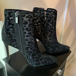 Jessica Simpson Black leopard booties 7.5